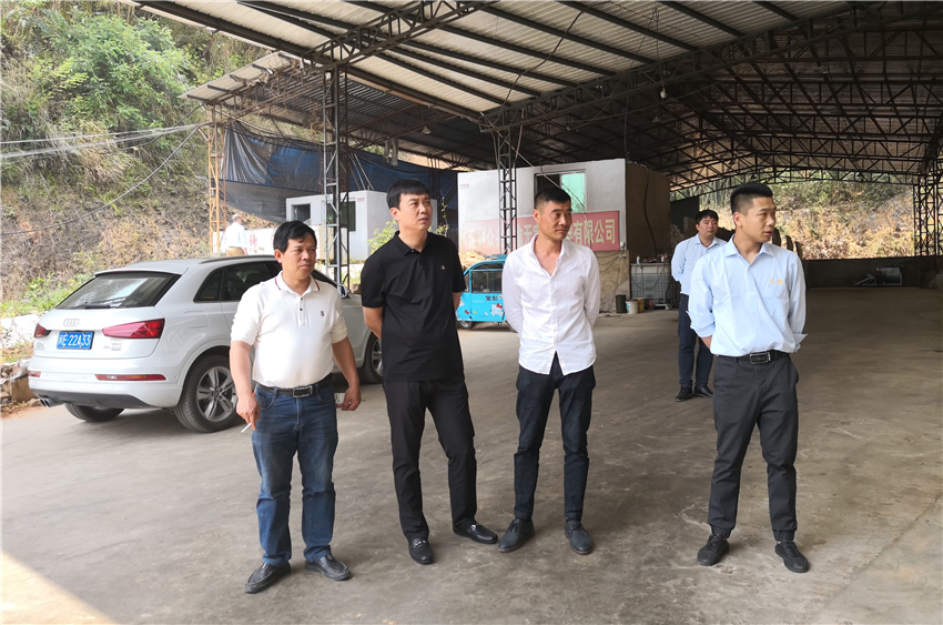 2018年4月，吉林省遼源市龍山區副區長鐘亞輝（左二）一行到漳州眾興畜禽無害化處理中心調研